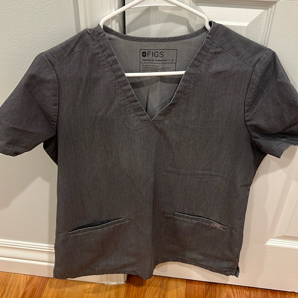Figs scrub top small